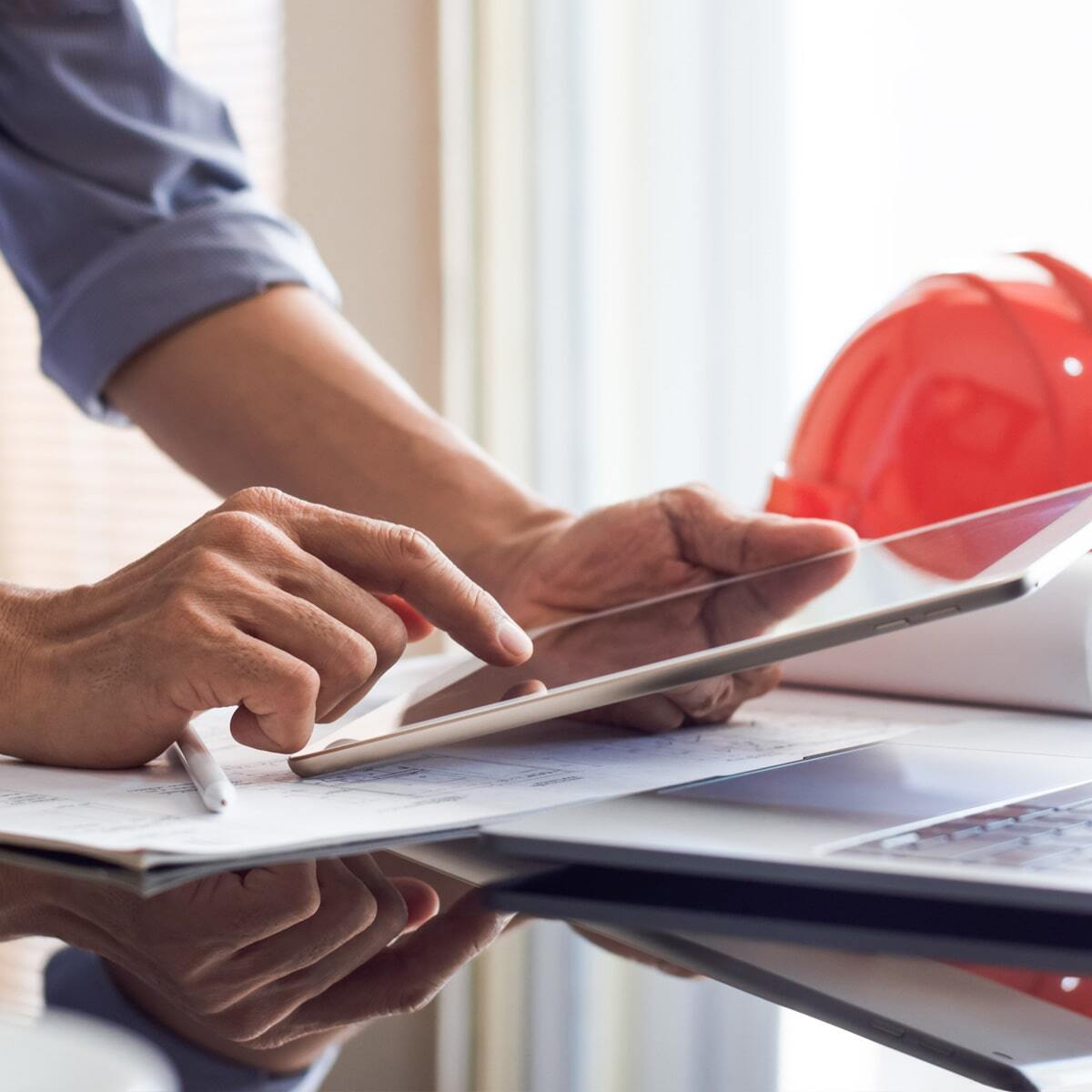 VPO-square-tablet-red-hardhat-laptop-min